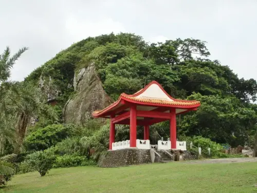 00004 仰望白米甕尖.webp