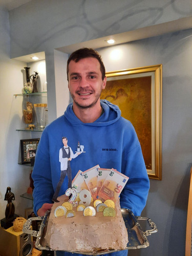 IMG 256aa14b42d8d144a718beff3b7ccba2 V.jpg