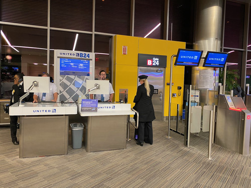Boston United Airlines Check In 3.jpg