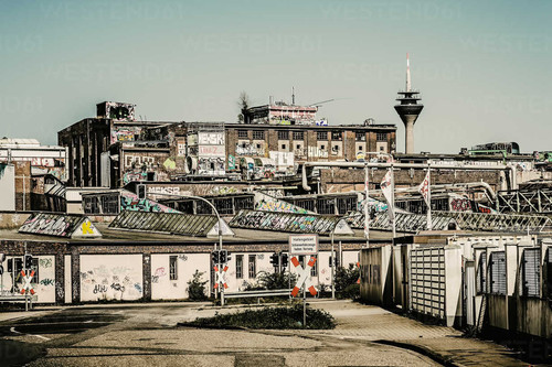 deutschland duesseldorf industriegebiet mit fernsehturm im hintergrund FRF000434.jpg