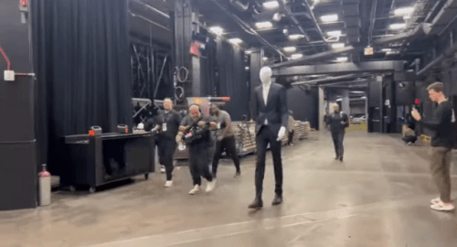 SmartSelect 20231101 090432 YouTube.gif