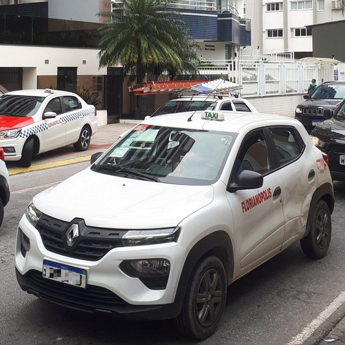 Renault Kwid 2023 táxi de Florianópolis.jpg