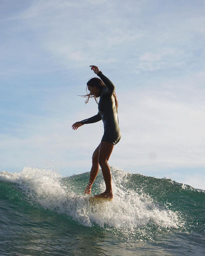 surfing388Hawaiian longboard queen @mahina.akaka