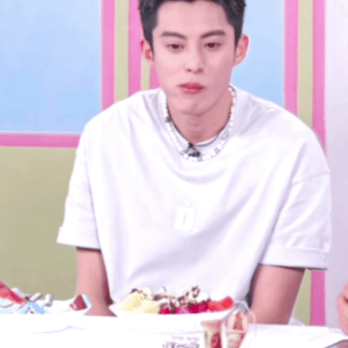 007no7oMgy1hp7z1h0ysbg30hs0hse8b.gif