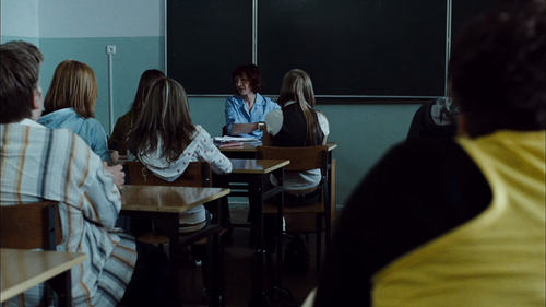 Galerianki.2009.1080p.BluRay.x265.Opus.5.1 LSt 00.16.25.png