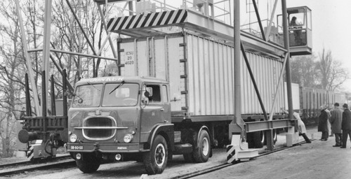 HUA 171647 Afbeelding van de ingebruikstelling van de containerkraan op het Containersteunpunt Noord.jpg