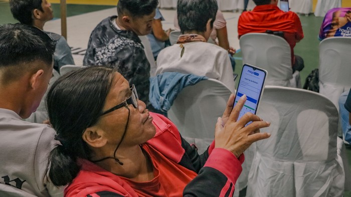 PLDT, Smart & non-profit ATRIEV teamed up to provide an 8-day digital business training program for people with disabilities in Mandaue City, Cebu