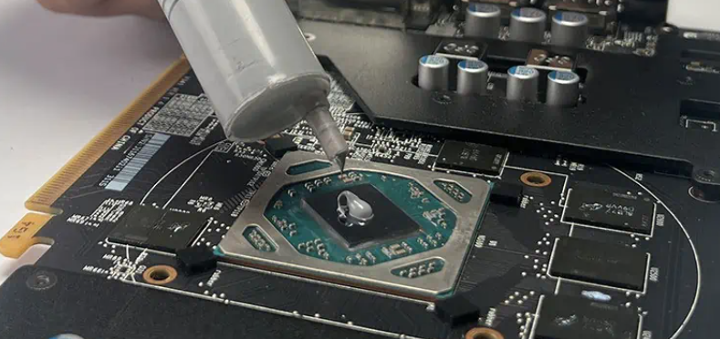 applying-thermal-paste-on-graphics-card