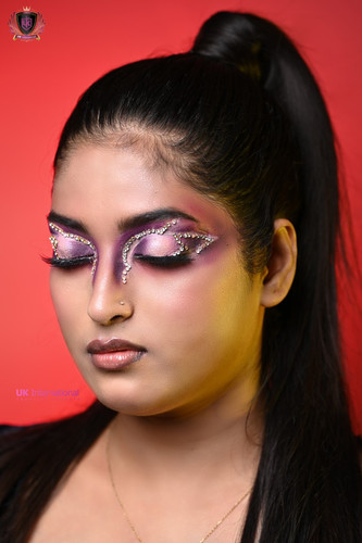 EYE MAKEUP BY BEST BEAUTY SCHOOL IN NOIDA.jpg