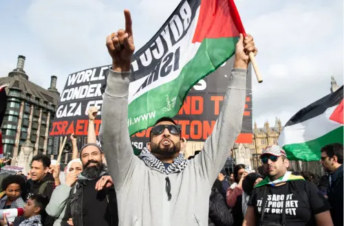 Bijna één op de twee moslims in Groot Brittannië sympathiseert met Hamas