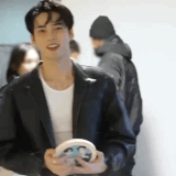 Z40QBtRAaXha 1J.gif