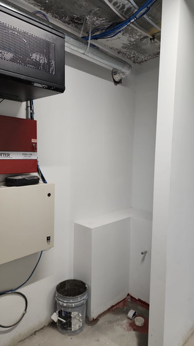 17 Missing mop sink in 6th floor electrical network room.. Assuming we know there's water dripping n.jpg