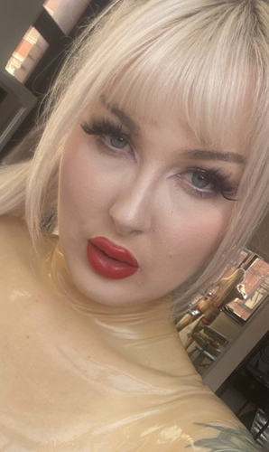 Latex Barbi Anna Rosenmüller Fetish slut.png