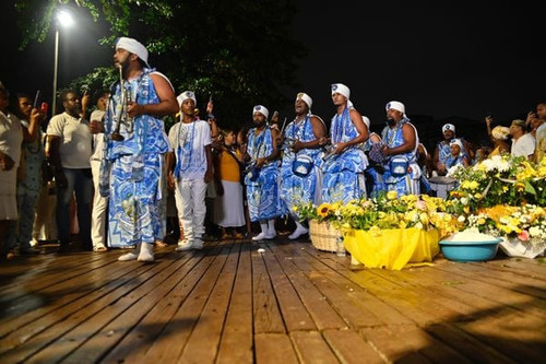 filhos de gandhy trouxeram seu ritmo de tambores e metais 2000569 article (1).jpg