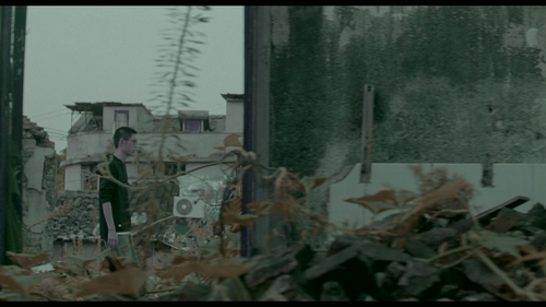 On.the.Balcony.2019.2160p.WEB DL.DDP5.1.H265.DV MISS.mkv 20240131 193904.537.png