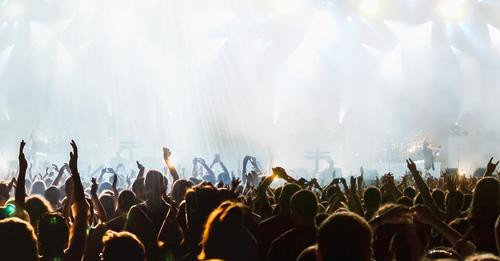 8896131258755768283?url=https%3A%2F%2Ftvn24.pl%2Fnajnowsze%2Fcdn zdjecie qpn7q0 koncert publicznosc .jpg