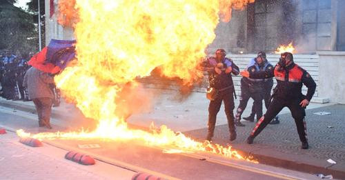 2480100515705850973?url=https%3A%2F%2Fwww.ekskluzive.al%2Fwp content%2Fuploads%2F2024%2F06%2FMolotov.jpg