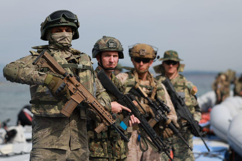 GPLhCTRWgAAB ZH?format=jpg.jpg