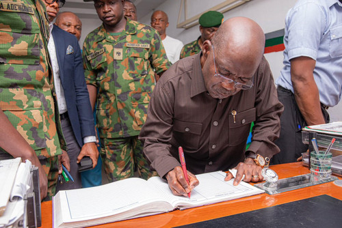 GPBTWg5XYAE R8R?format=jpg.jpg