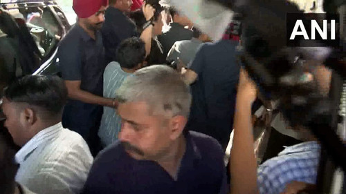 VWzRX GmD91Kh4h4.jpg