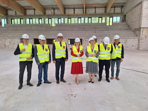 447697137 854251763186538 6307799325692902821 n.jpg?stp=dst jpg s600x600& nc cat=107&ccb=1 7& nc sid.jpg