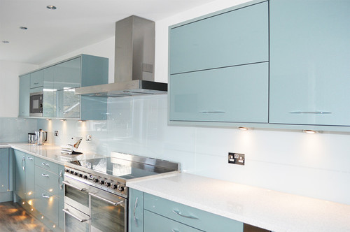 White Splashback Kitchen.jpg