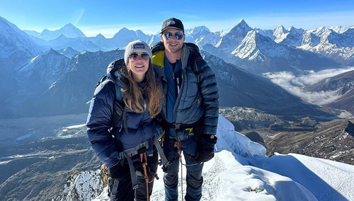 Lobuche-peak-summit.jpg