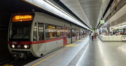 7991971123896814199?url=https%3A%2F%2Fimgcdn.oe24.at%2F301 U6 Station Westbahnhof%252BT Garnitur 11..jpg