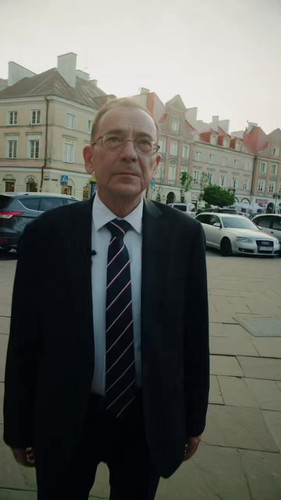 a B4g3pTzx2exVxz.jpg