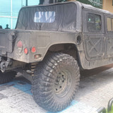 AM General M998 Humvee '90 preto visto de trás