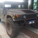 AM General M998 Humvee '90 preto visto de frente