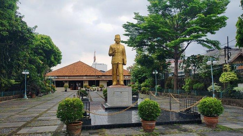 Gedung Mohammad Hoesni Thamrin.jpg