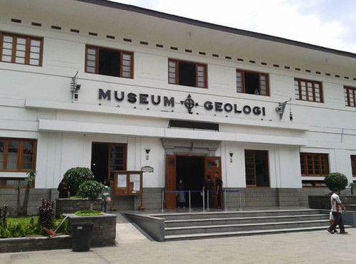 Museum Geologi Bandung.jpg