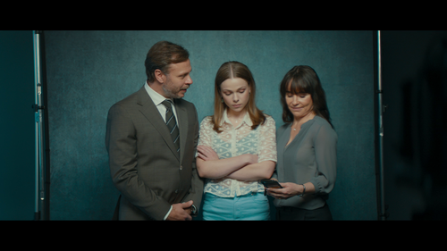 A.Nearly.Normal.Family.S01E01.Chapter.One.1080p.NF.WEB DL.DDP5.1.Atmos.H.264 QuaSO 003.png