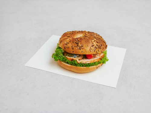 9884273 czernis poranek Food bajgel z kurczakiemm 4x3.jpg