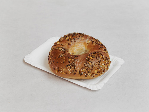 9884273 czernis poranek Food bajgel ziarnisty 4x3.jpg