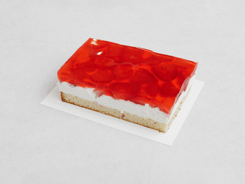 9884273 czernis poranek Food truskawkowa kostka z galaretka 4x3.jpg