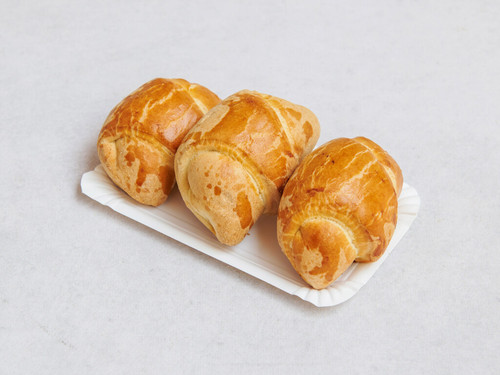 9884273 czernis poranek Food rogaliki z nadzieniem z czarnej porzeczki 4x3.jpg