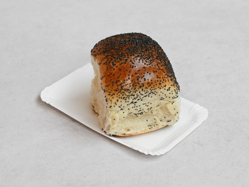 9884273 czernis poranek Food maslana z makiem 4x3.jpg