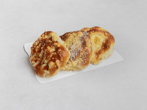 9884273 czernis poranek Food drozdzowka z dodatkami 4x3.jpg