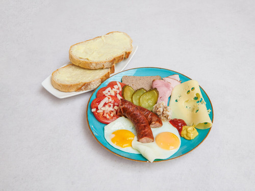 9884273 czernis poranek Food na bogato talerz po polsku 4x3.jpg