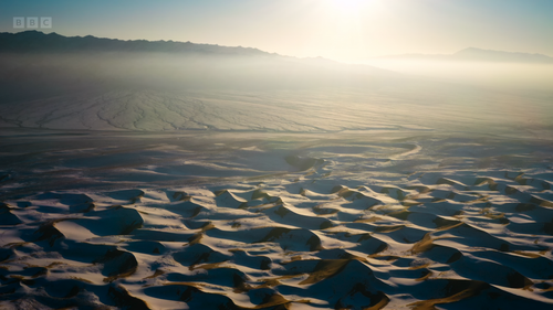 Planet.Earth.III.S01E06.Extremes.2160p.iP.WEB DL.AAC2.0.HLG.H.265 FLUX.mkv 20231127 201818.019.png