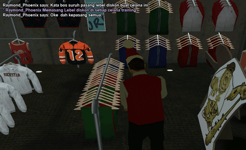 pasang lebel diskon celana.png