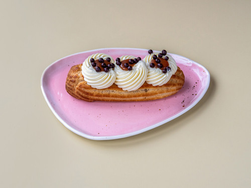 9836316 bezowka Food ekler slony karmel 4x3.jpg