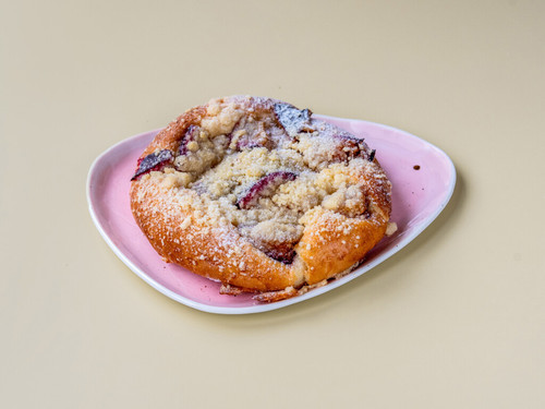 9836316 bezowka Food drozdzowka z sliwka kruszonka 4x3.jpg