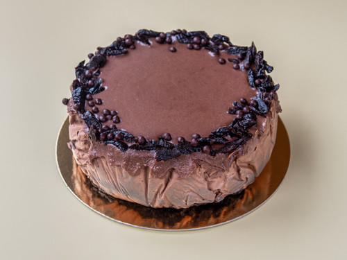 9836316 bezowka Food sernik czekoladowy ze sliwka caly 4x3.jpg