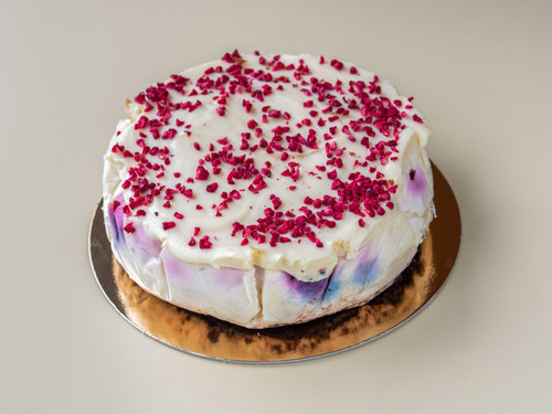 9836316 bezowka Food sernik nowojorski z malinami caly 4x3.jpg