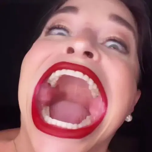 69020 صاحبة اكبر فم في العالم حسب حينيس (3)