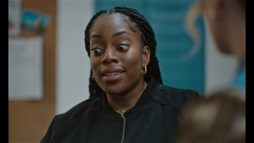 Queenie.S01E01.The.Prodigal.Granddaughter.Returns.2160p.HULU.WEB DL.DD+5.1.H.265 playWEB 001.png