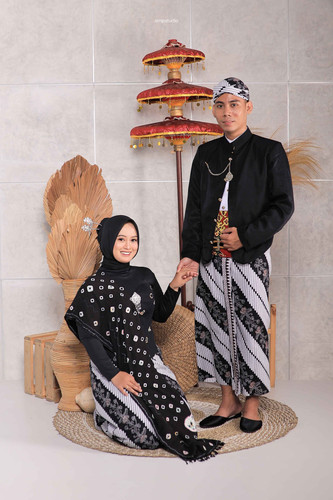 20231028 4r frame hitam.jpg